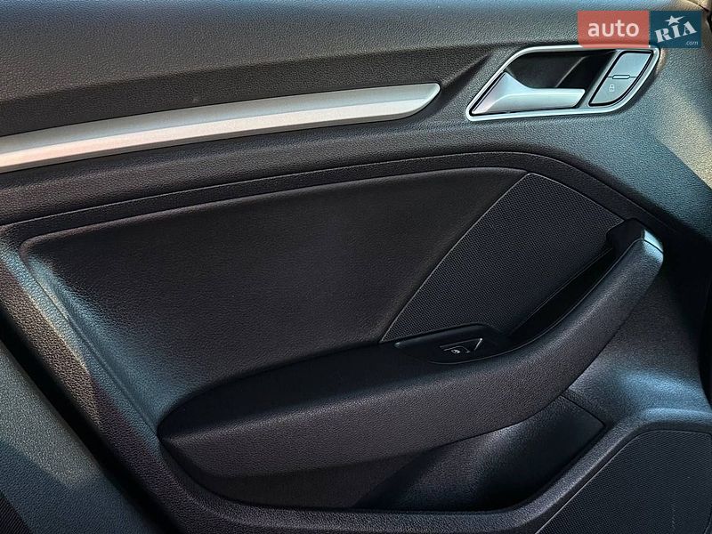 Седан Audi A3 2016 в Дрогобыче