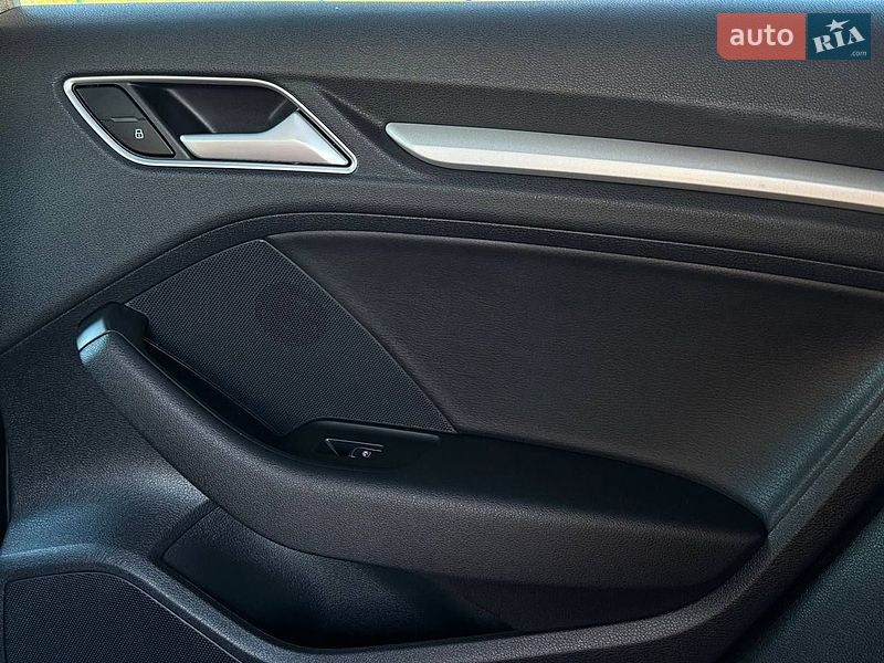 Седан Audi A3 2016 в Дрогобыче