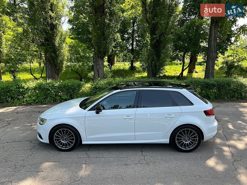Хетчбек Audi A3 2016 в Києві