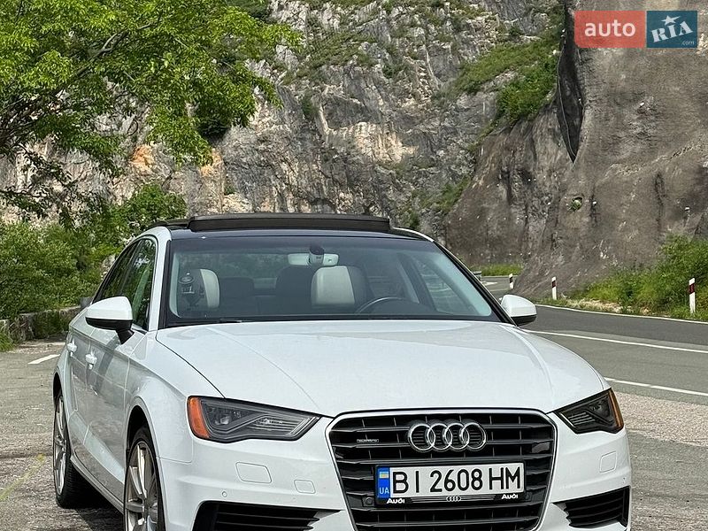 Седан Audi A3 2015 в Ромнах