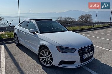 Седан Audi A3 2015 в Ромнах