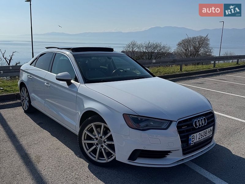 Седан Audi A3 2015 в Ромнах