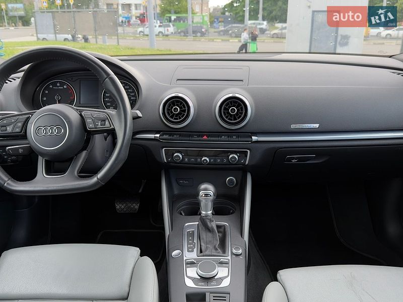 Седан Audi A3 2017 в Харкові