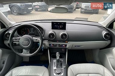 Седан Audi A3 2014 в Чернівцях
