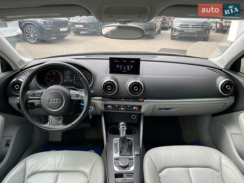 Седан Audi A3 2014 в Чернівцях