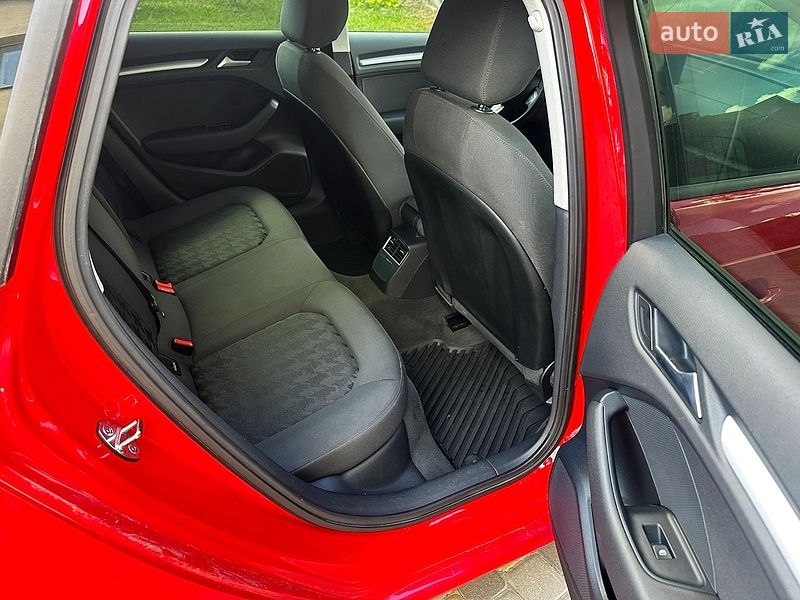 Хэтчбек Audi A3 2016 в Киеве