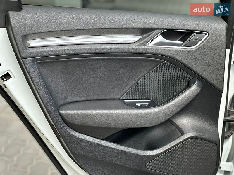 Седан Audi A3 2015 в Дрогобыче