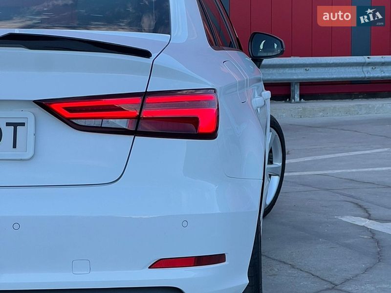 Седан Audi A3 2015 в Киеве