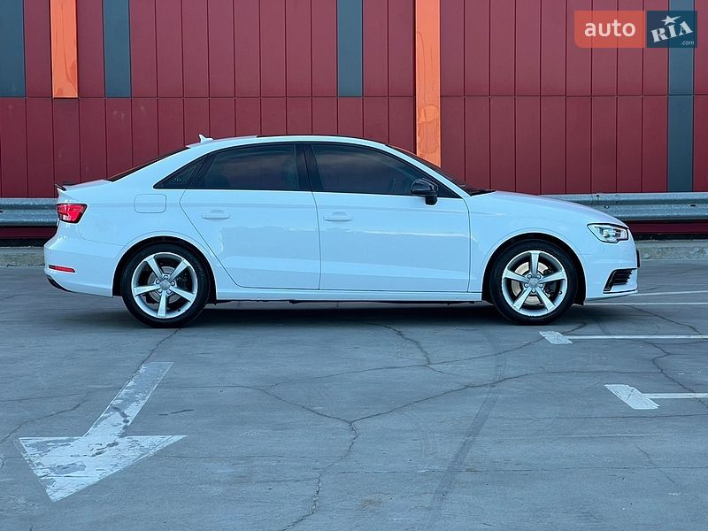Седан Audi A3 2015 в Киеве