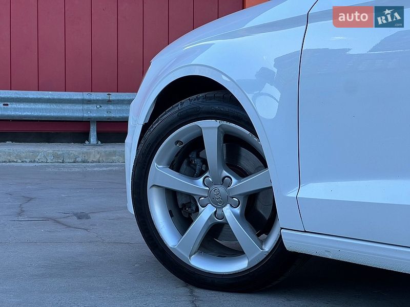 Седан Audi A3 2015 в Киеве