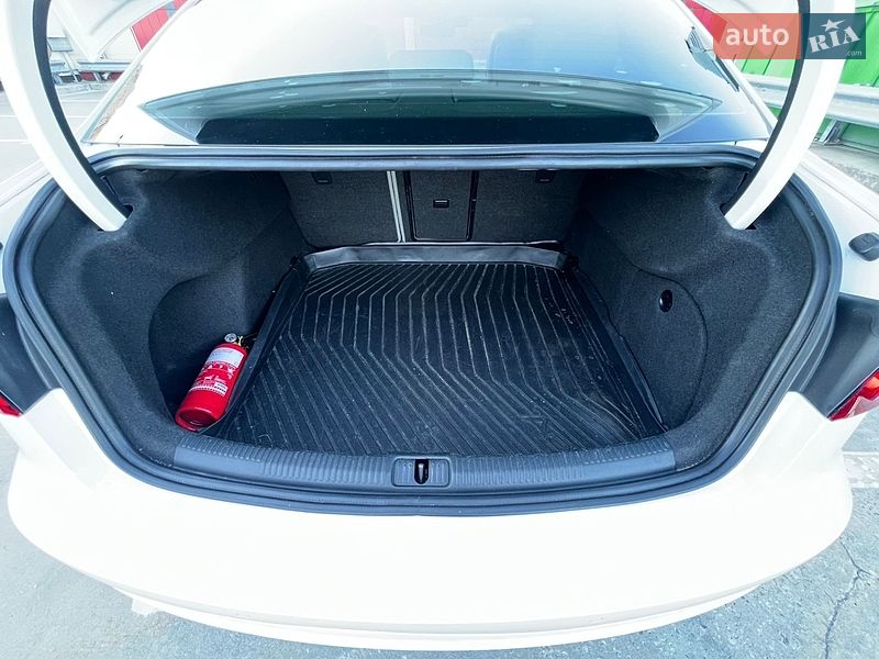 Седан Audi A3 2015 в Киеве