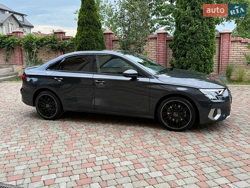 Седан Audi A3 2022 в Чернівцях