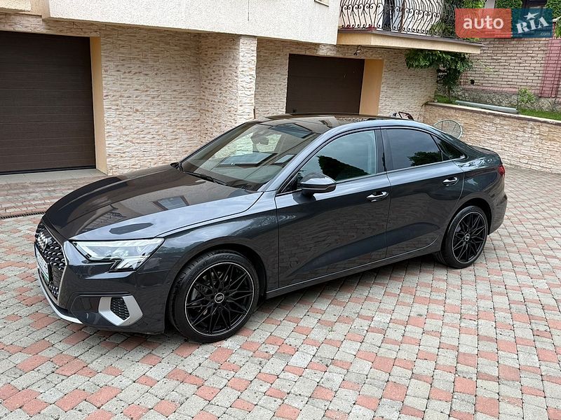 Седан Audi A3 2022 в Чернівцях