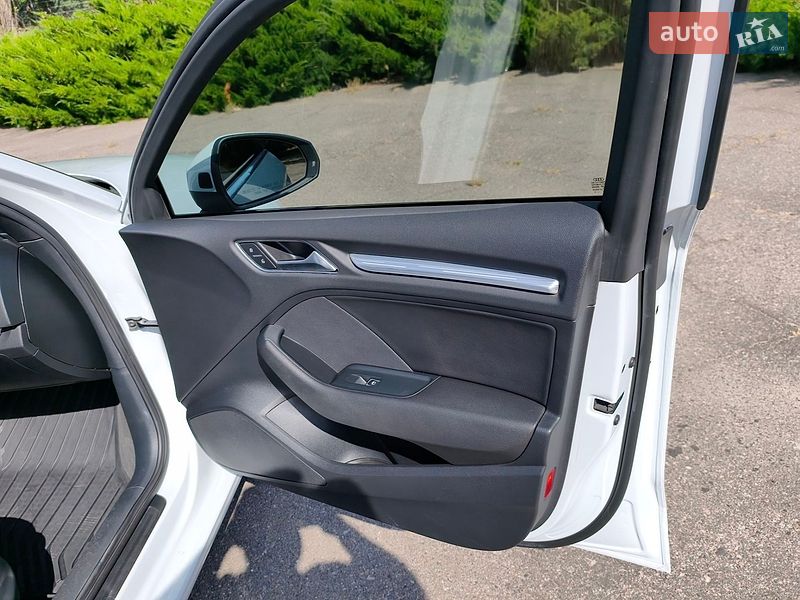 Седан Audi A3 2015 в Николаеве