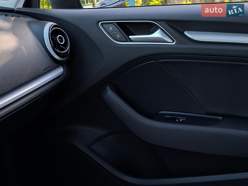 Седан Audi A3 2016 в Дрогобичі