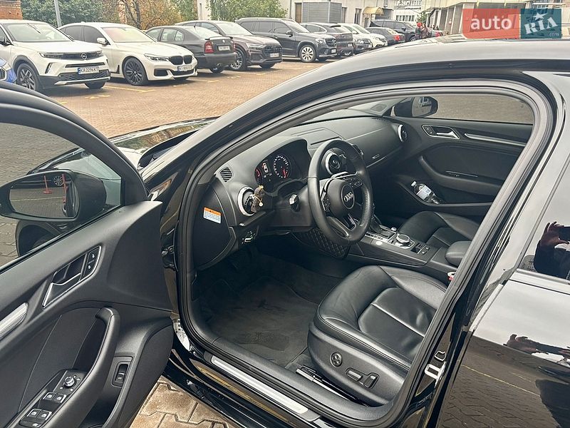 Седан Audi A3 2018 в Киеве