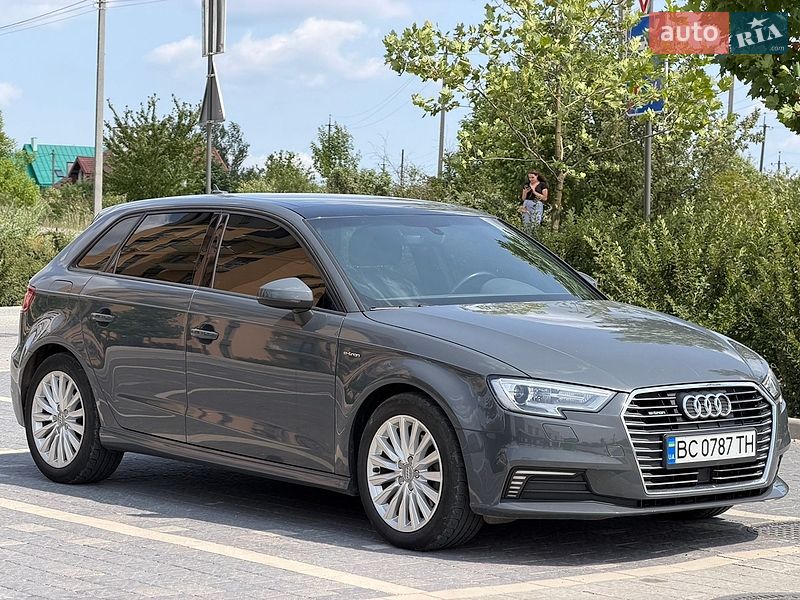 Хэтчбек Audi A3 2016 в Львове