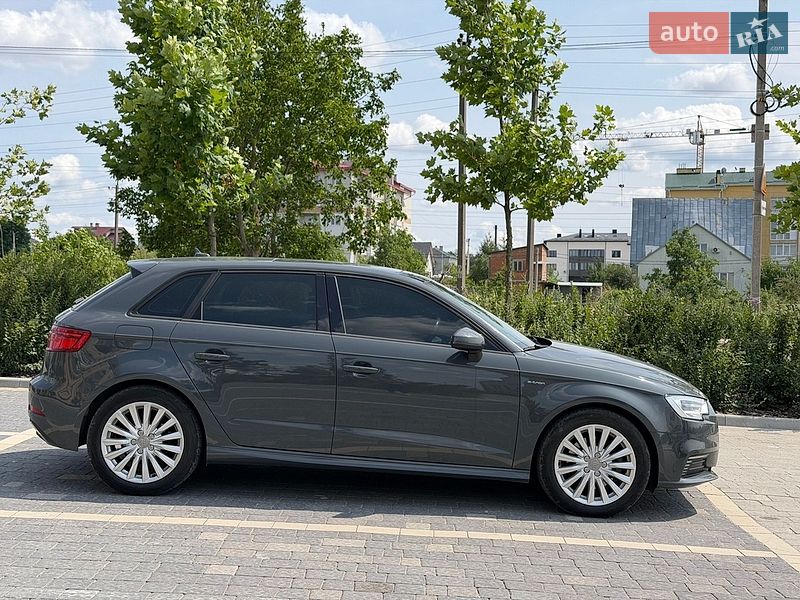 Хэтчбек Audi A3 2016 в Львове