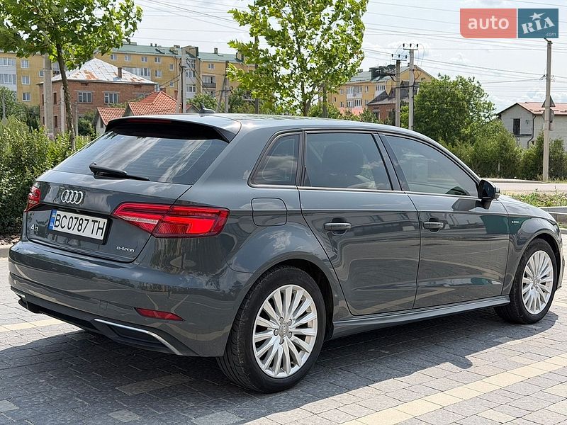 Хэтчбек Audi A3 2016 в Львове