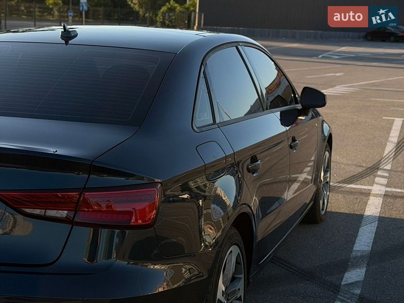 Седан Audi A3 2018 в Киеве