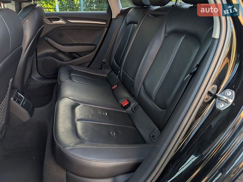 Седан Audi A3 2016 в Дрогобыче