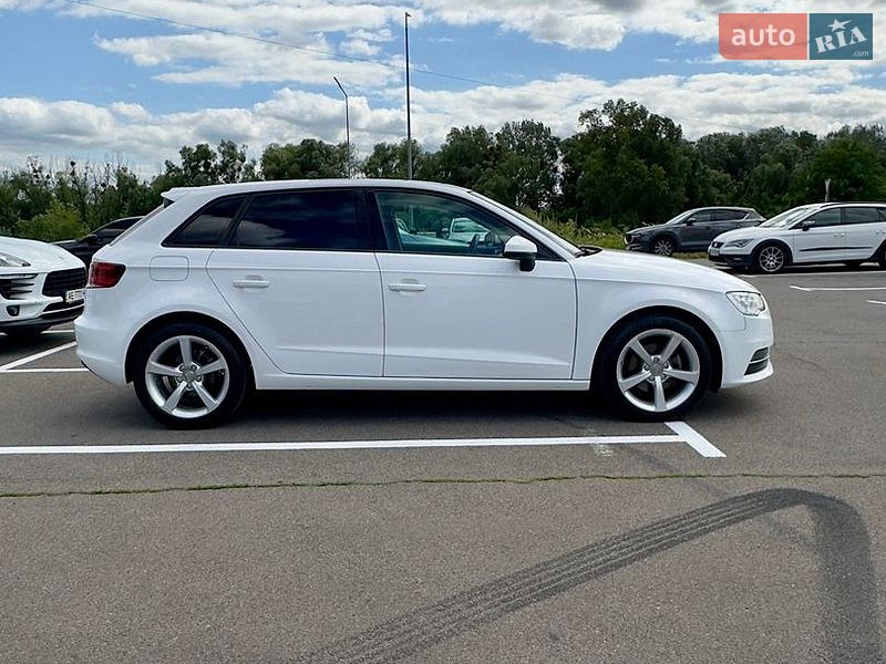 Хэтчбек Audi A3 2015 в Киеве