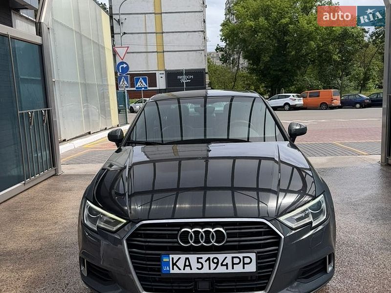 Седан Audi A3 2017 в Киеве