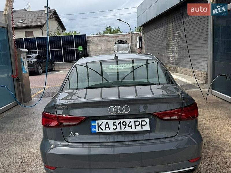 Седан Audi A3 2017 в Киеве