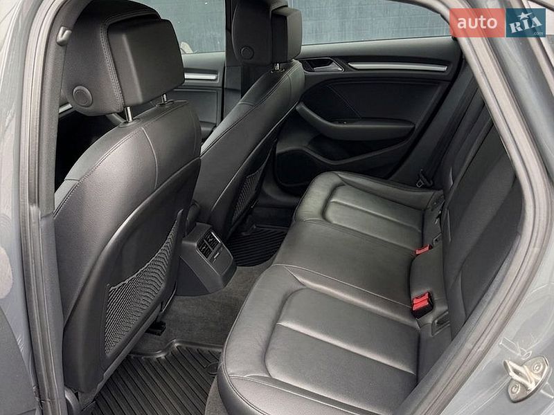Седан Audi A3 2017 в Киеве