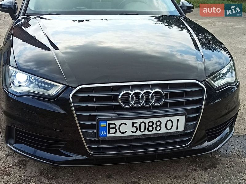 Седан Audi A3 2016 в Новояворівську
