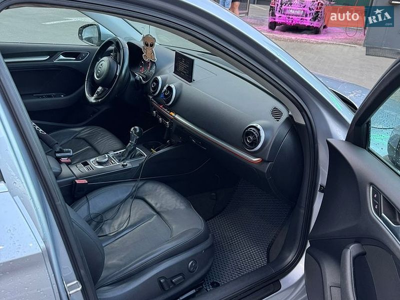 Седан Audi A3 2015 в Чернівцях