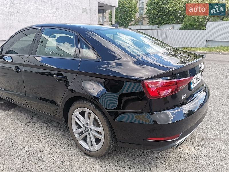 Седан Audi A3 2018 в Львові