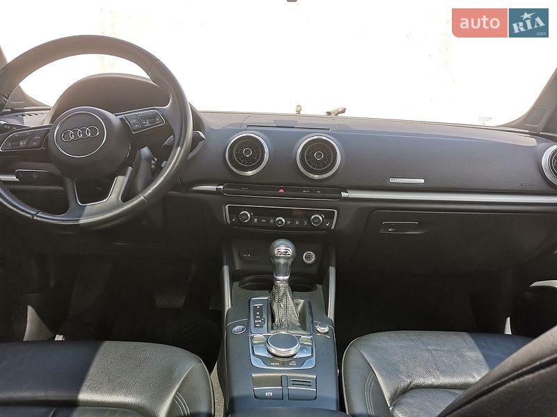 Седан Audi A3 2018 в Львові