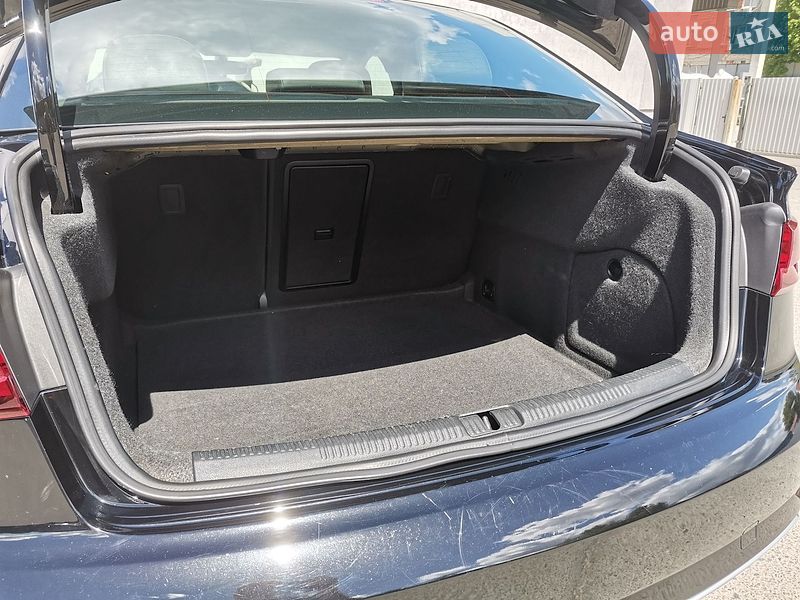 Седан Audi A3 2018 в Львові