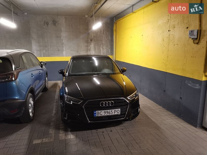 Седан Audi A3 2018 в Львові