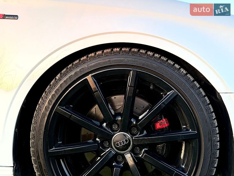 Седан Audi A3 2016 в Новояворівську