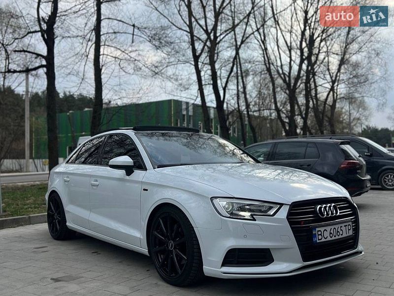 Седан Audi A3 2016 в Новояворівську