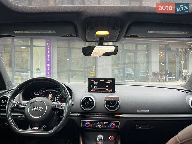 Седан Audi A3 2016 в Новояворівську