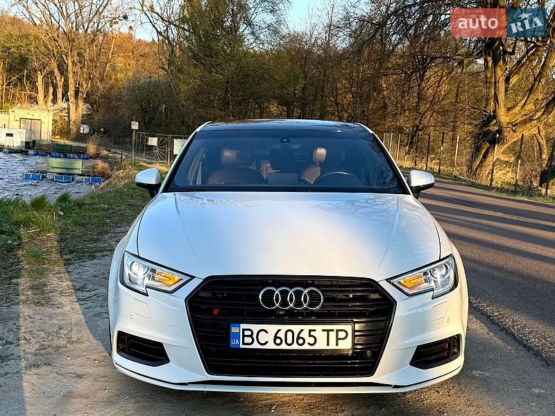 Седан Audi A3 2016 в Новояворівську