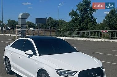 Седан Audi A3 2017 в Киеве