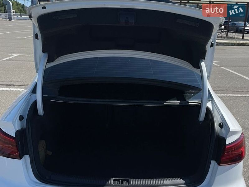Седан Audi A3 2017 в Киеве
