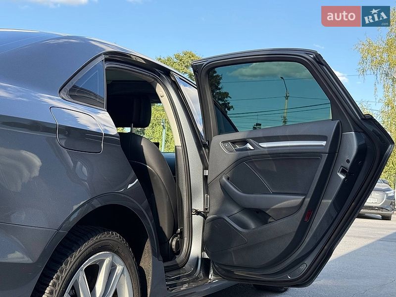 Седан Audi A3 2015 в Ровно