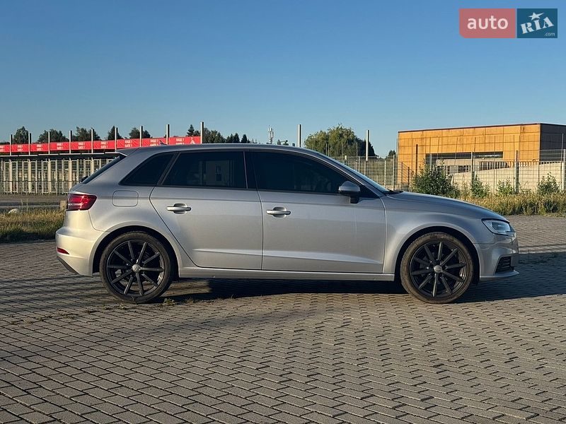 Хэтчбек Audi A3 2018 в Львове