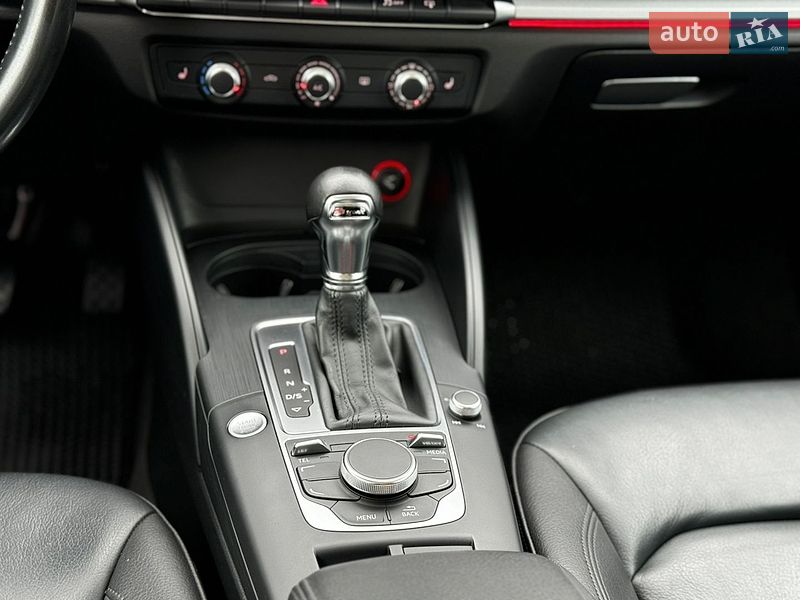 Седан Audi A3 2015 в Малині