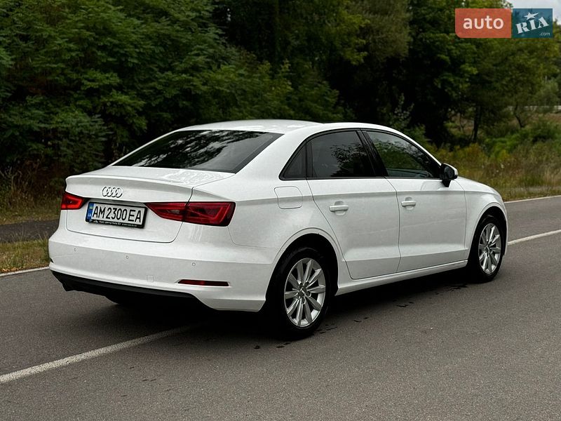 Седан Audi A3 2015 в Малині