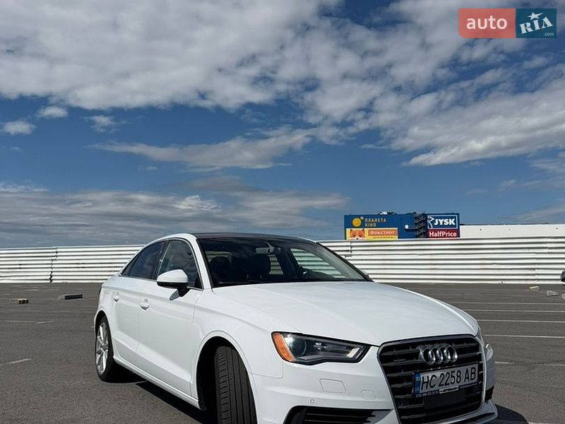 Седан Audi A3 2015 в Львове