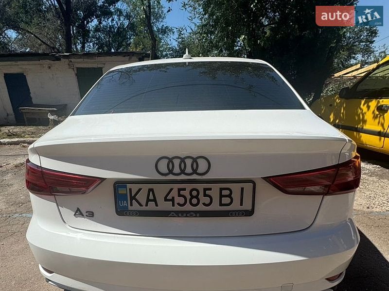 Седан Audi A3 2016 в Кривом Роге