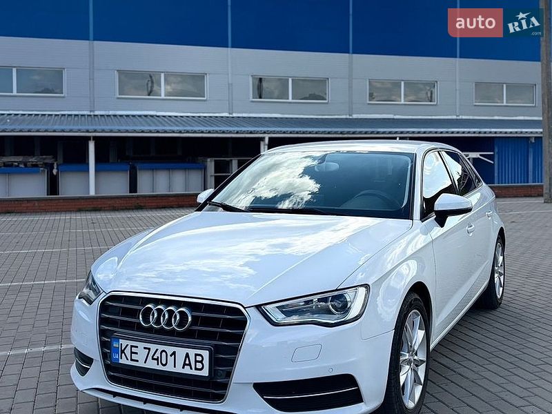 Хетчбек Audi A3 2014 в Ромнах фото Хетчбек Audi A3 2014 в Ромнах