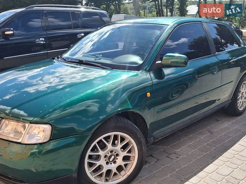 Хетчбек Audi A3 1999 в Новояворівську