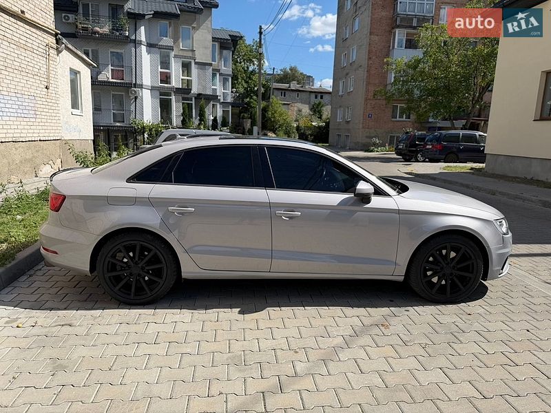 Седан Audi A3 2015 в Луцке